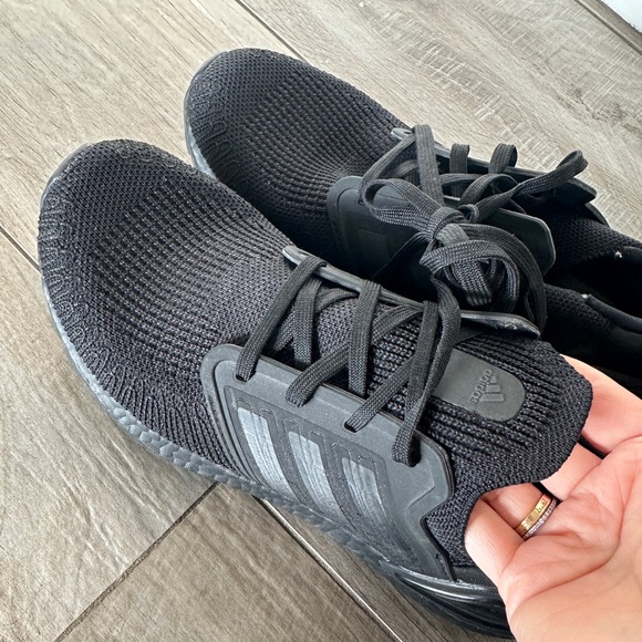 Adidas ultraboost women’s 8.5 (black/black) - excellent condition! - Picture 2 of 7